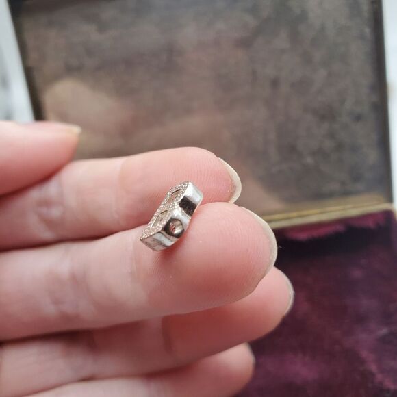 B INITIAL CUETOMIZED CHARM - Picture 2 of 2